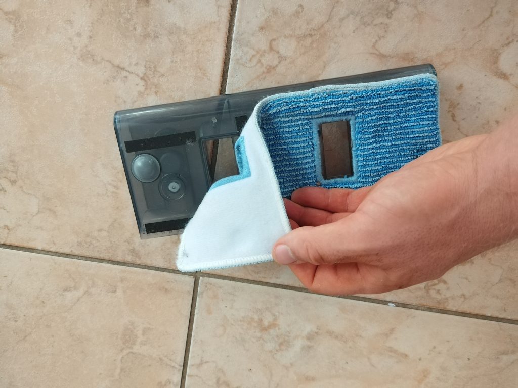 Wasseraufsatz-des-Proscenic-P11-Saugwischers-von-unten