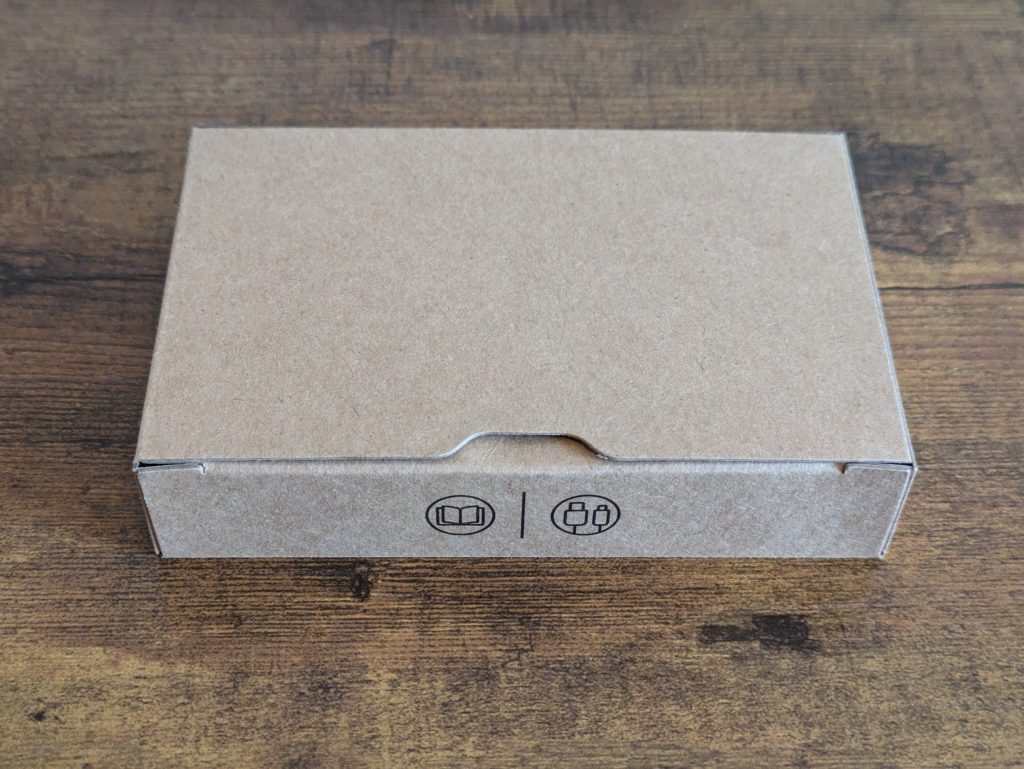 Zubehörverpackung der Razer Leviathan V2 X PC-Lautsprecher