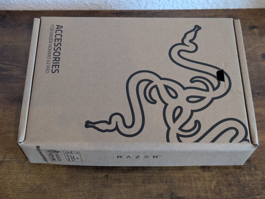 Zubehörverpackung der Razer NOMMO V2 Pro PC-Lautsprecher