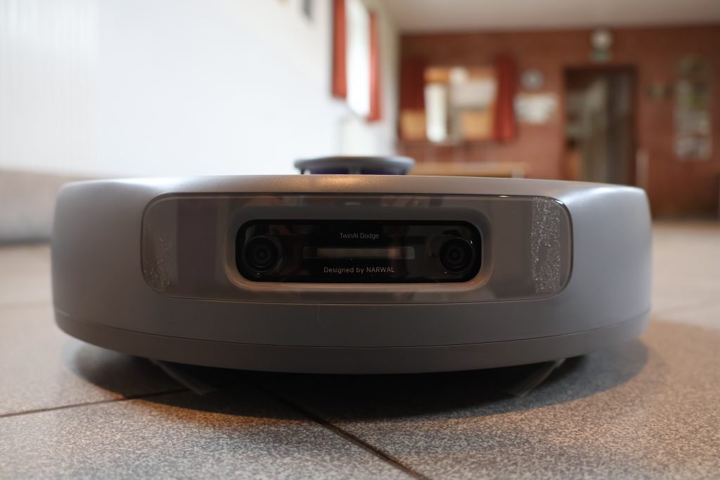 Narwal Freo Z Ultra Staubsauger-Roboter von vorne