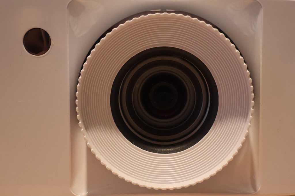 Optoma UHZ66 Beamer Linse