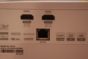 Optoma UHZ66 Beamer Anschlüsse links