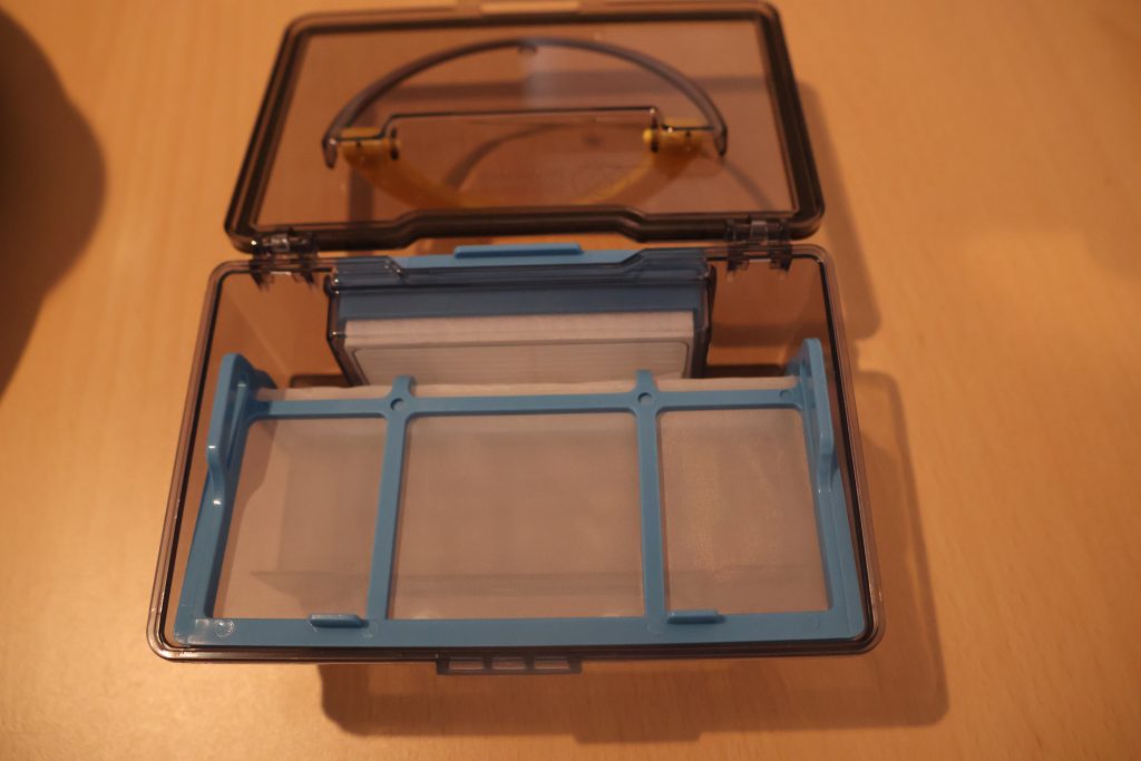 Zaco V5x Staubsauger-Roboter Staubbehälter offen