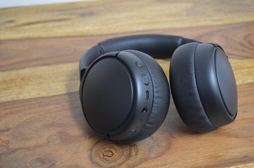 Panasonic RB-M600BE-K Over-Ear-Kopfhörer Ansicht Bedienpanel