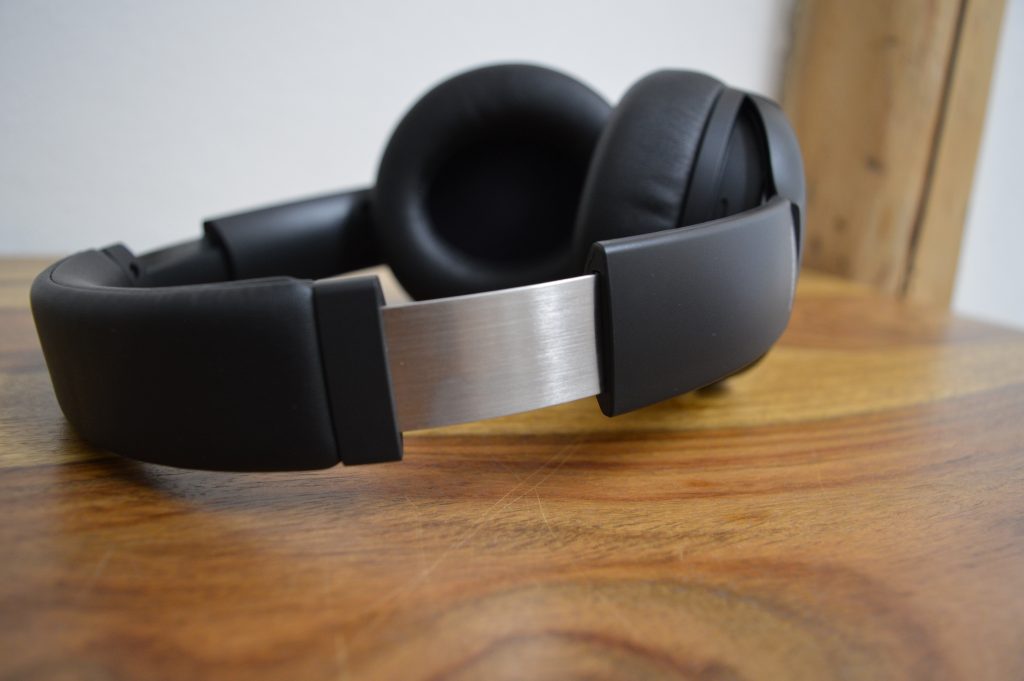 Panasonic RB-M600BE-K Over-Ear-Kopfhörer Ansicht Längeneinstellung Kopfbügel