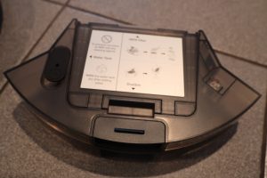 Tapo RV30 Max Plus Staubsauger-Roboter Staubbehälter rausgenommen
