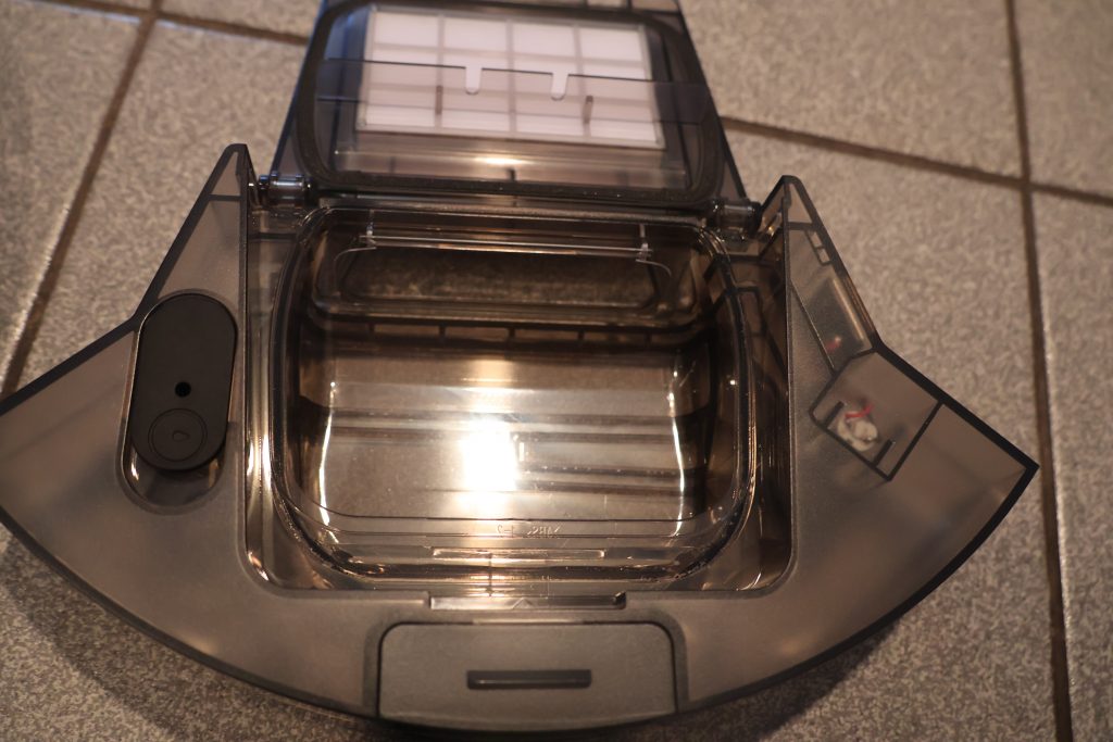 Tapo RV30 Max Plus Staubsauger-Roboter Staubbehälter offen
