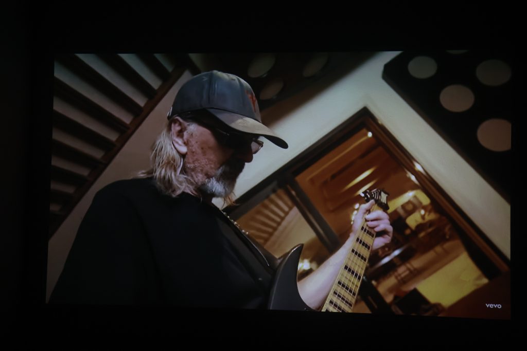 Optoma UHZ66 Beamer Action Musik