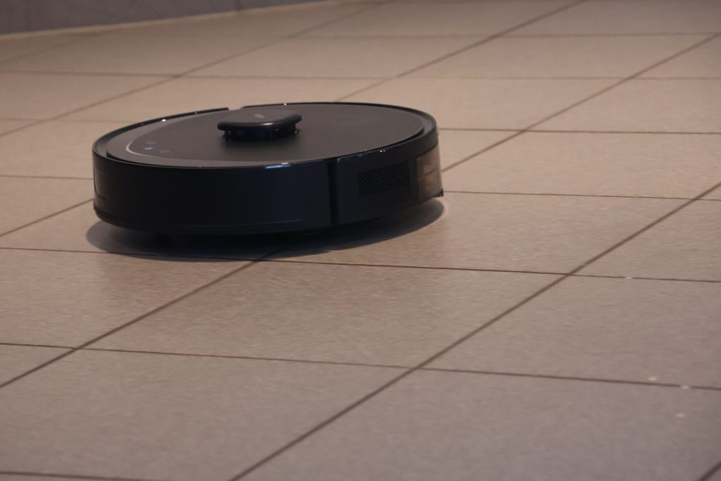 Tapo RV30 Max Plus Staubsauger-Roboter in Action