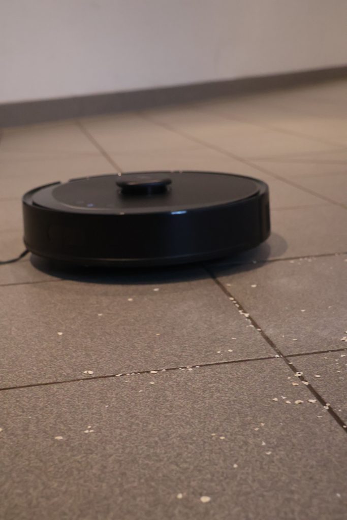 Tapo RV30 Max Plus Staubsauger-Roboter in Action