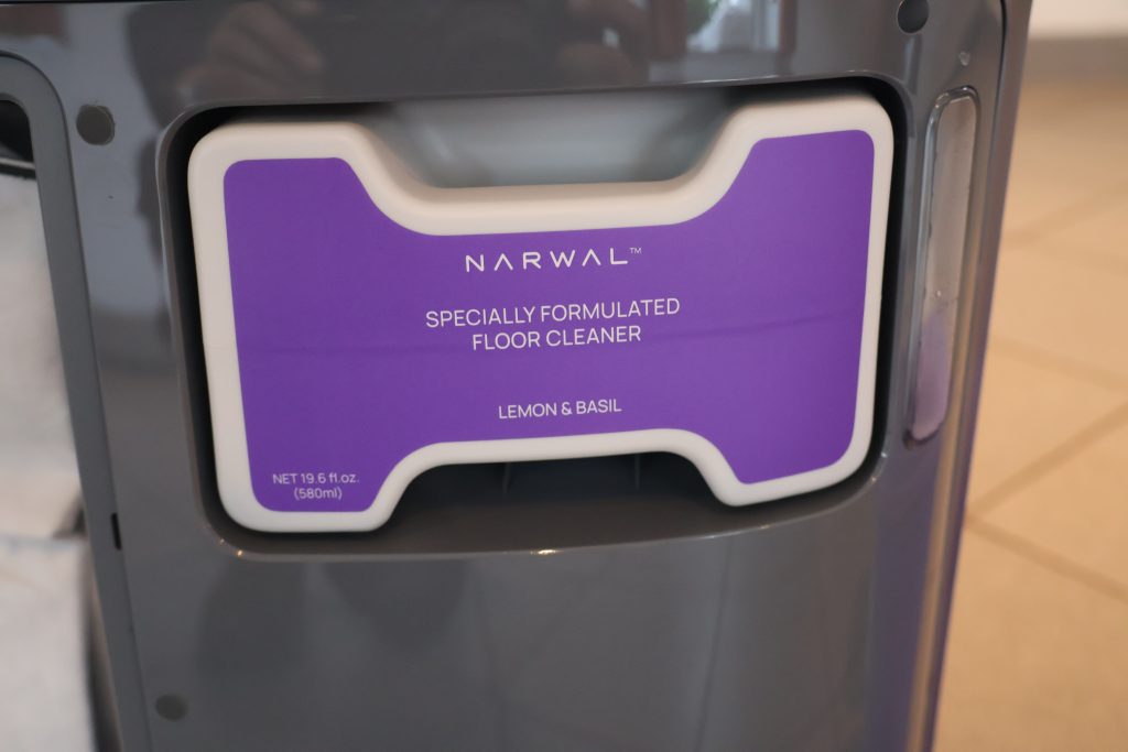 Narwal Freo Z Ultra Staubsauger-Roboter Reinigungsmittel eingesetzt