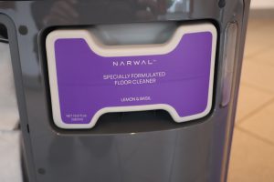 Narwal Freo Z Ultra Staubsauger-Roboter Reinigungsmittel eingesetzt
