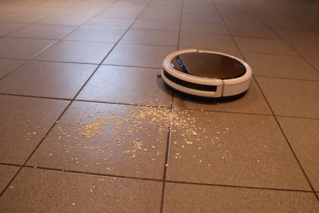 Zaco V5x Staubsauger-Roboter in Action