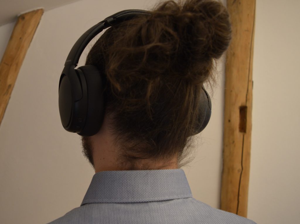 Panasonic RB-M600BE-K Over-Ear-Kopfhörer aufgesetzt Ansicht Hinten