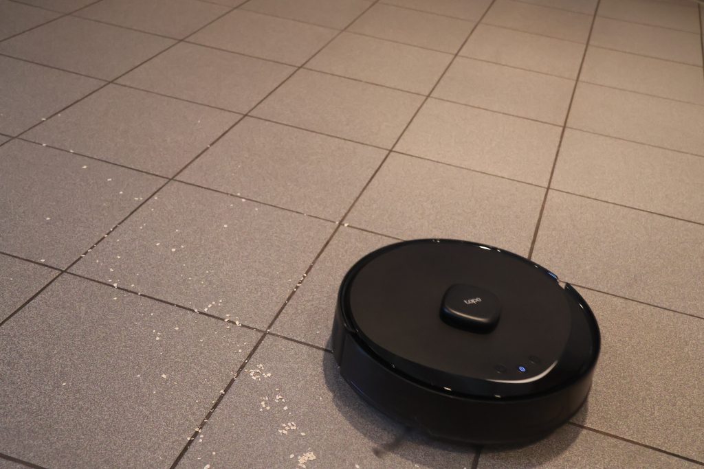 Tapo RV30 Max Plus Staubsauger-Roboter in Action