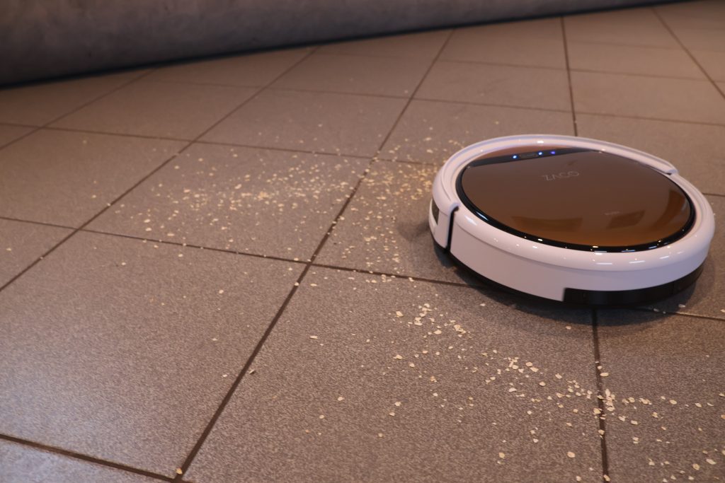 Zaco V5x Staubsauger-Roboter in Action