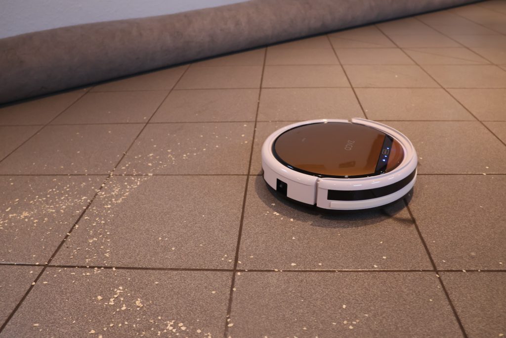 Zaco V5x Staubsauger-Roboter in Action