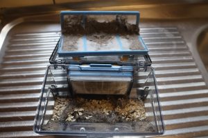 Zaco V5x Staubsauger-Roboter Staubbehälter nach Gebrauch