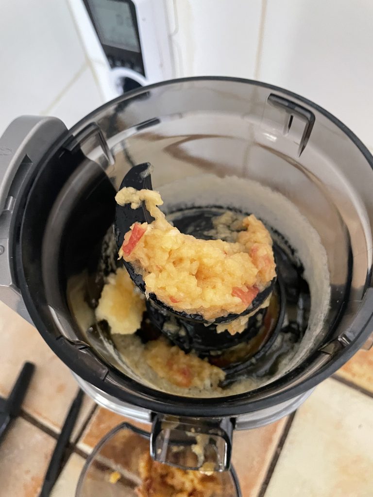 AOBOSI SJ-022 Slow-Juicer Pressschnecke nach dem Entsaften von Äpfeln
