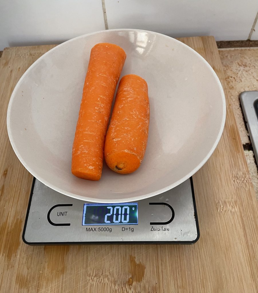 AOBOSI SJ-022 Slow-Juicer Vorbereitung auf den Möhrentest