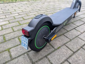 Acer AES023 E-Scooter von hinten
