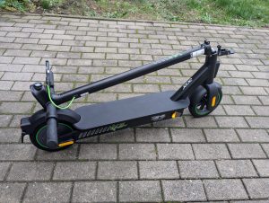 Acer AES023 E-Scooter zusammengeklappt
