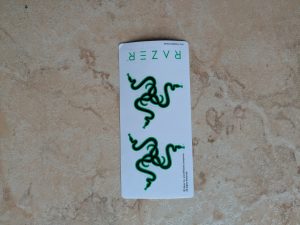 Aufkleber des Razer Iskur V2 Gaming-Stuhls