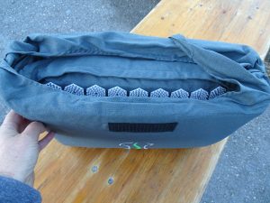 BACKLAxx-Akupressurmatte Tasche mit Inhalt geöffnet