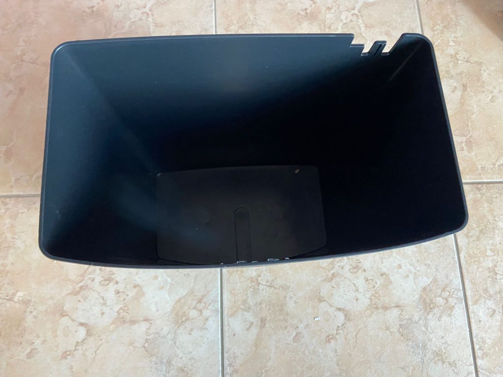 Behälter des Peach PS600-10 Aktenvernichters