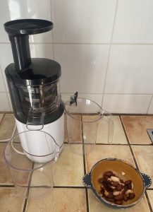 Bosch VitaExtract MESM500W Slow-Juicer Vorbereitung Mandelmilch