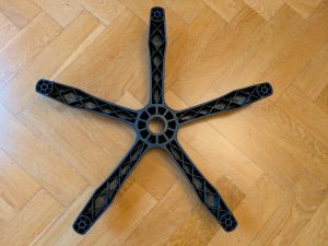 Drehkreuz des Diablo X-Ray 2.0 Gaming-Stuhls von unten