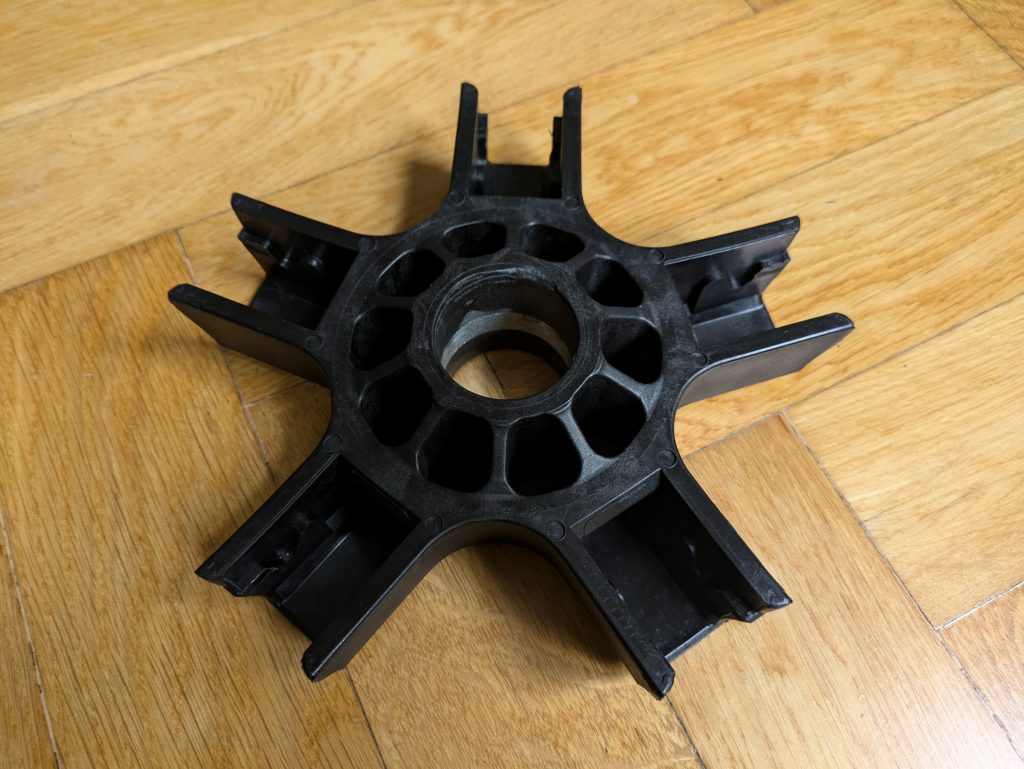 Drehkreuz des Dowinx LS 6689 Gaming-Stuhls von unten