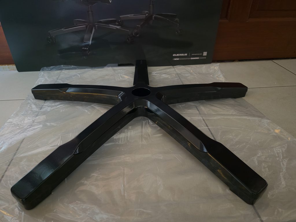 Drehkreuz des Quersus ICOS Edition ONE Gaming-Stuhls (2)
