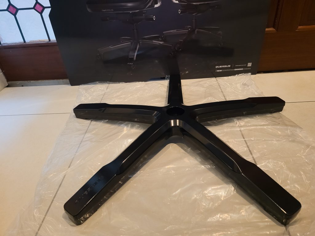 Drehkreuz des Quersus ICOS Edition ONE Gaming-Stuhls (3)