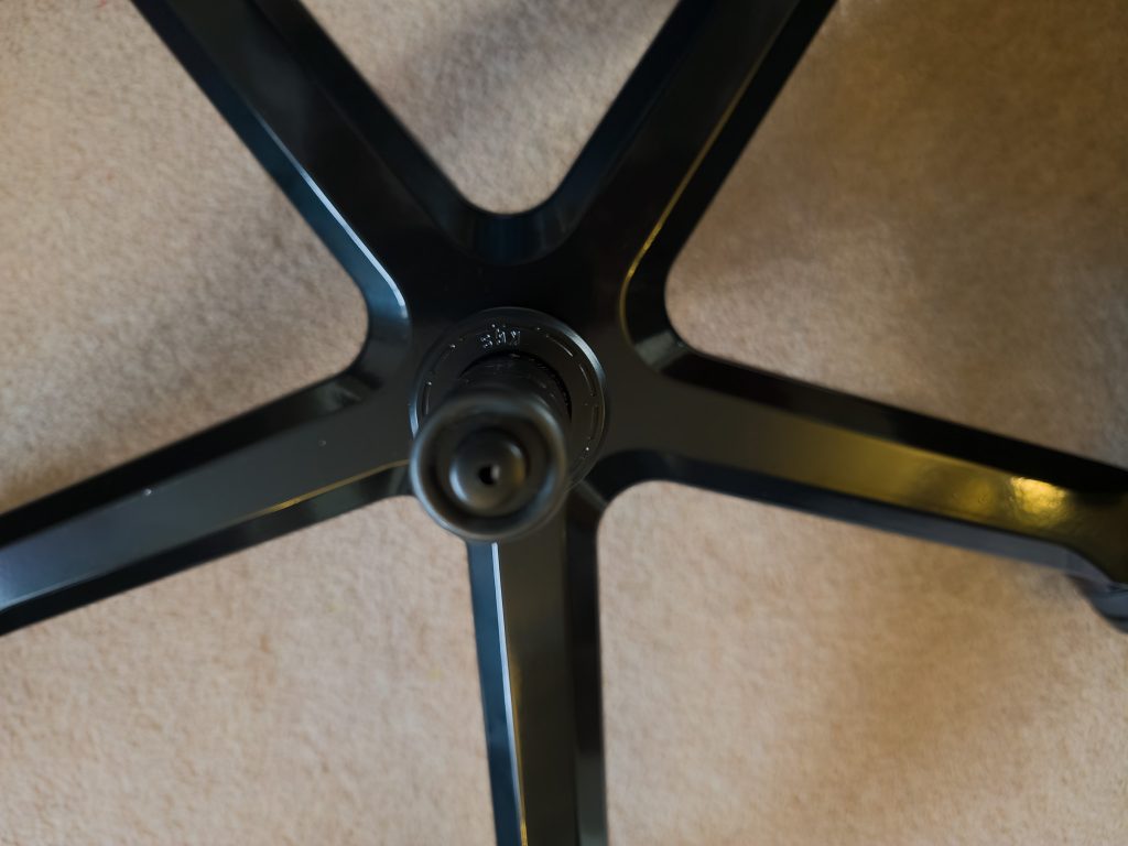Drehkreuz des Quersus ICOS Edition ONE Gaming-Stuhls (4)