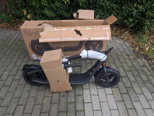 Egret X+ E-Scooter mit Verpackung