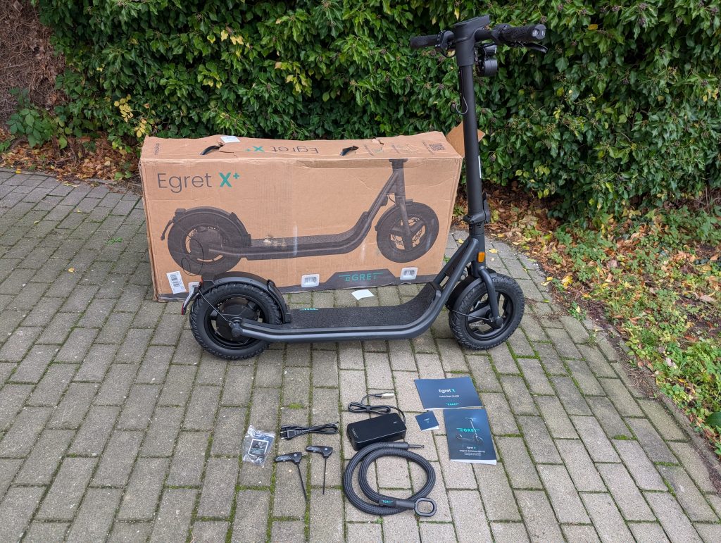 Egret X+ E-Scooter mit Verpackung und Zubehör (2)