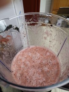 Emerio BL-12816.8 Standmixer, Blick auf den frischen Smoothie