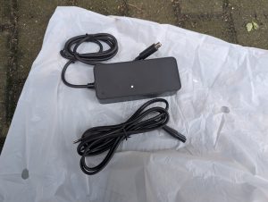 Entpacktes Zubehör des Xiaomi 4 Lite E-Scooters