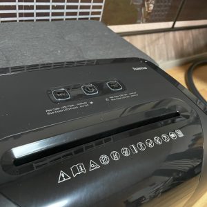 Hama M10 Aktenvernichter Einführschlitz
