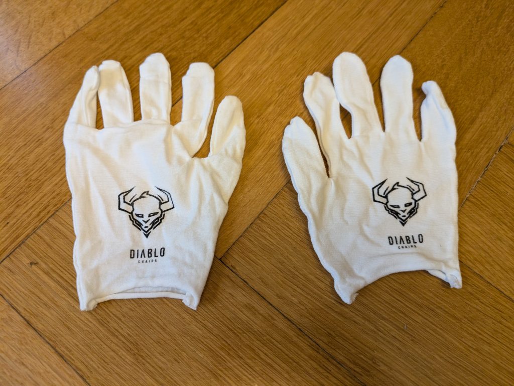 Handschuhe des Diablo X-Ray 2.0 Gaming-Stuhls