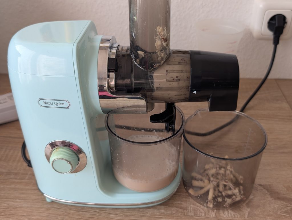 Hazel Quinn Slow Juicer Mandelmilch