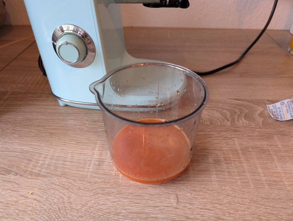 Hazel Quinn Slow Juicer Möhrensaft
