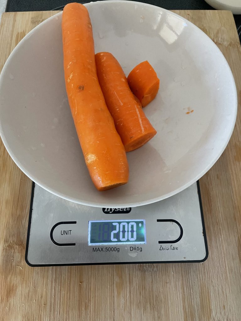 Kenwood PureJuice Pro JMP85.00SI Slow-Juicer 200 Gramm Möhren