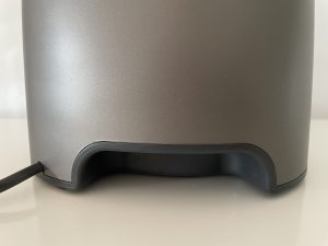 Kenwood PureJuice Pro JMP85.00SI Slow-Juicer Aussparung im gehäuse zum Anhaben des Geräts