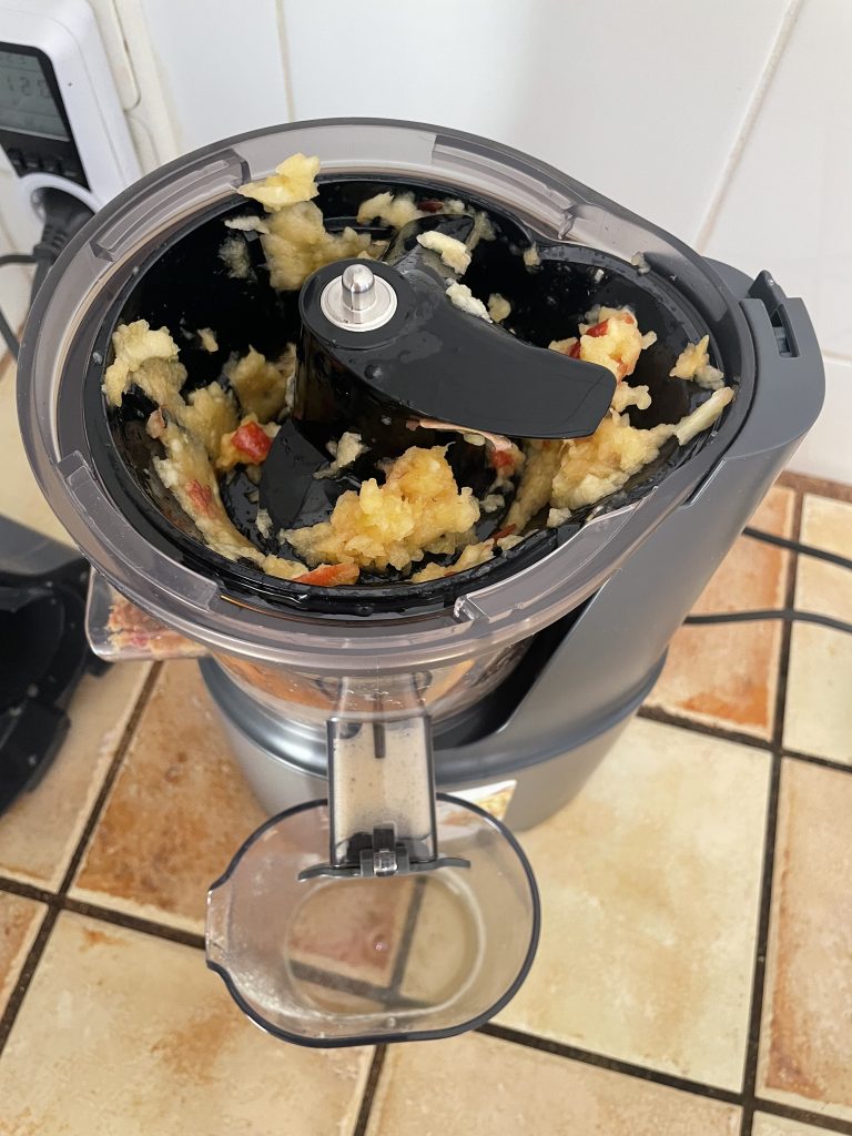 Kenwood PureJuice Pro JMP85.00SI Slow-Juicer Ensaftungsaufsatz nach Apfel-Entsaftung