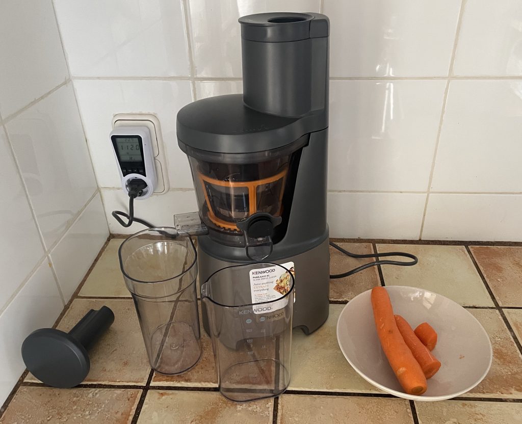 Kenwood PureJuice Pro JMP85.00SI Slow-Juicer Vorbereitung Möhrentest