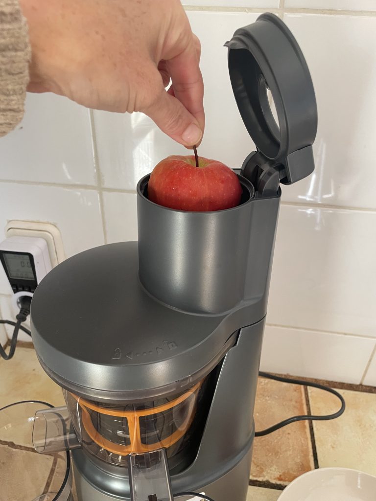 Kenwood PureJuice Pro JMP85.00SI Slow-Juicer verwendung der großen Einfüllöffnung