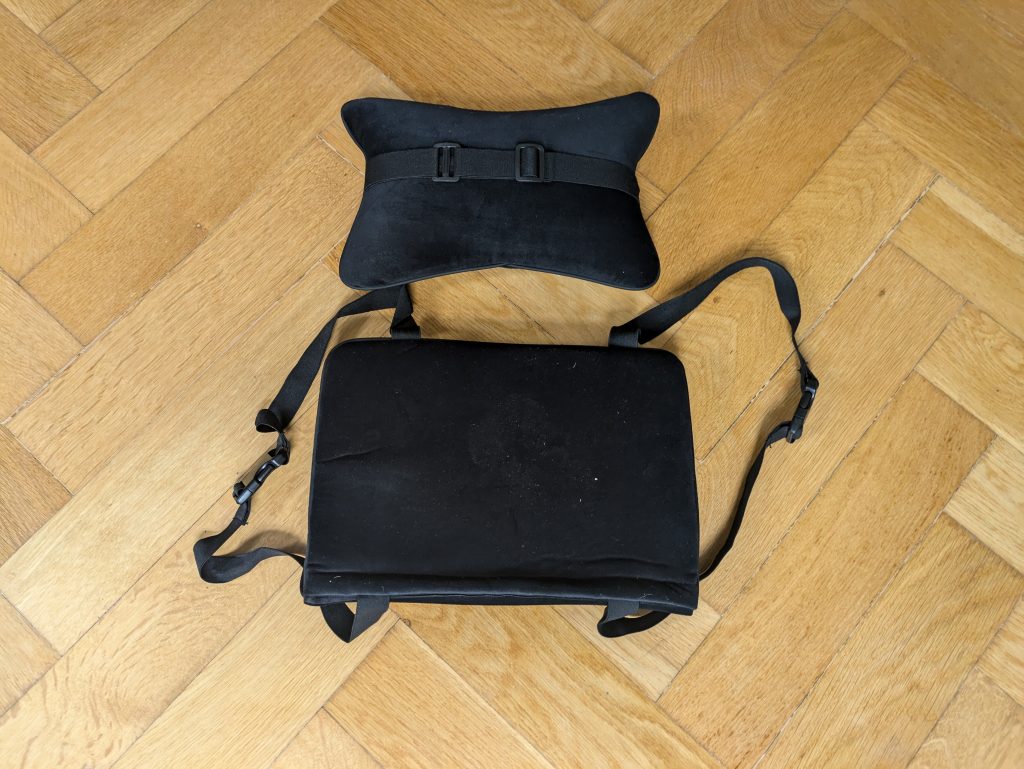 Kissen des Robas Lund DX Racer 6 OHFD32NW Gaming Stuhls von hinten