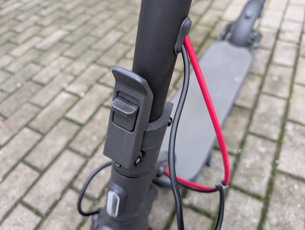 Klappmechanismus des Xiaomi 4 Lite E-Scooters (2)